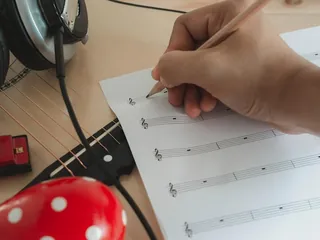 Descubra Como Criar sua Identidade Musical: Dicas e Conselhos Práticos