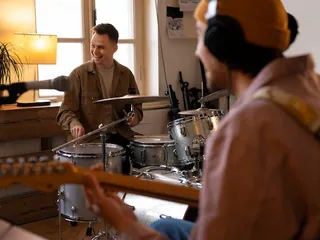 Descubra o Segredo de Como Funciona uma Banda e Atença aos Fãs